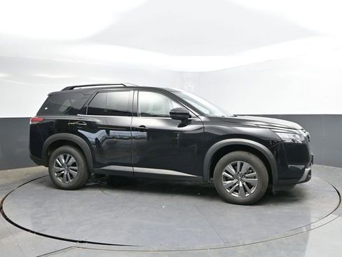 Used 2025 Nissan Pathfinder SV FWD image 5