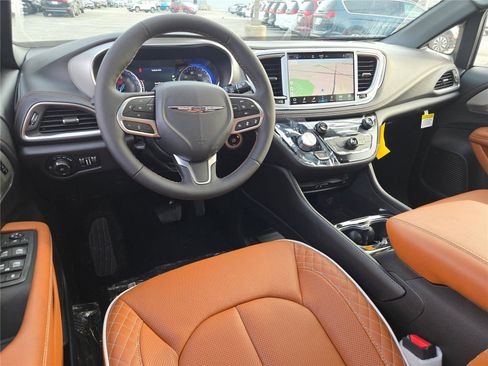 New 2026 Chrysler Pacifica Pinnacle image 22