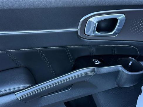 Used 2023 Kia Sorento SX image 16