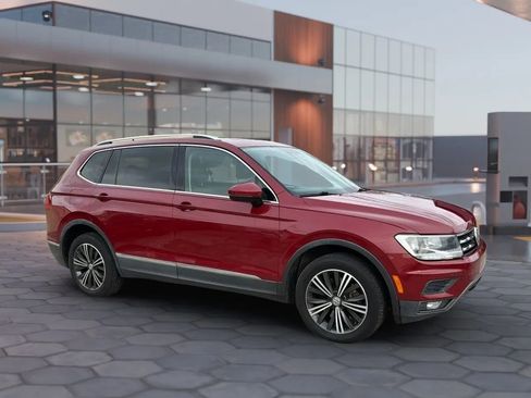 Used 2018 Volkswagen Tiguan SEL FWD image 18