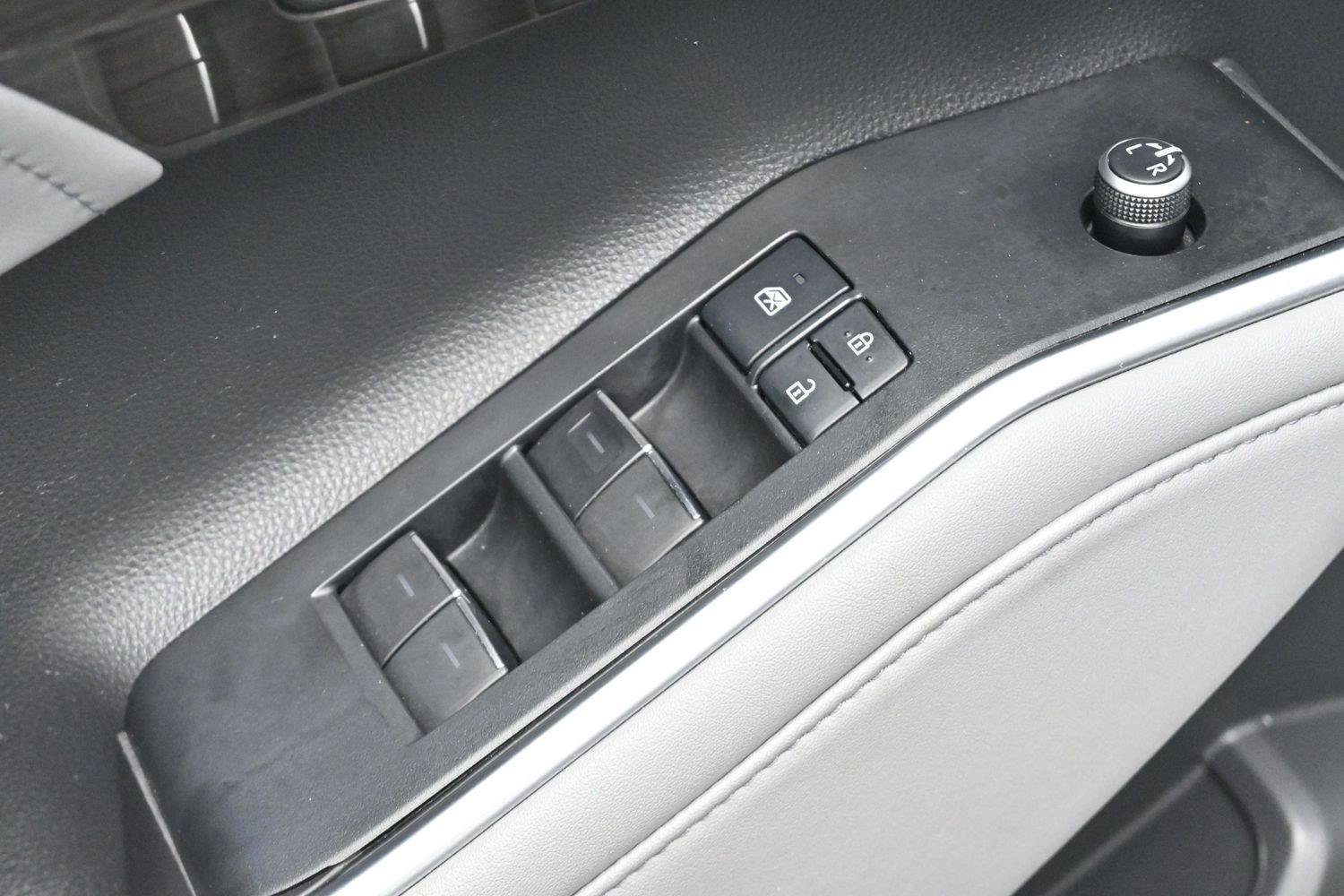 Used 2021 Toyota Highlander Limited FWD image 12