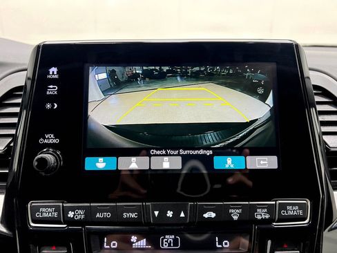 Used 2018 Honda Odyssey Touring image 12
