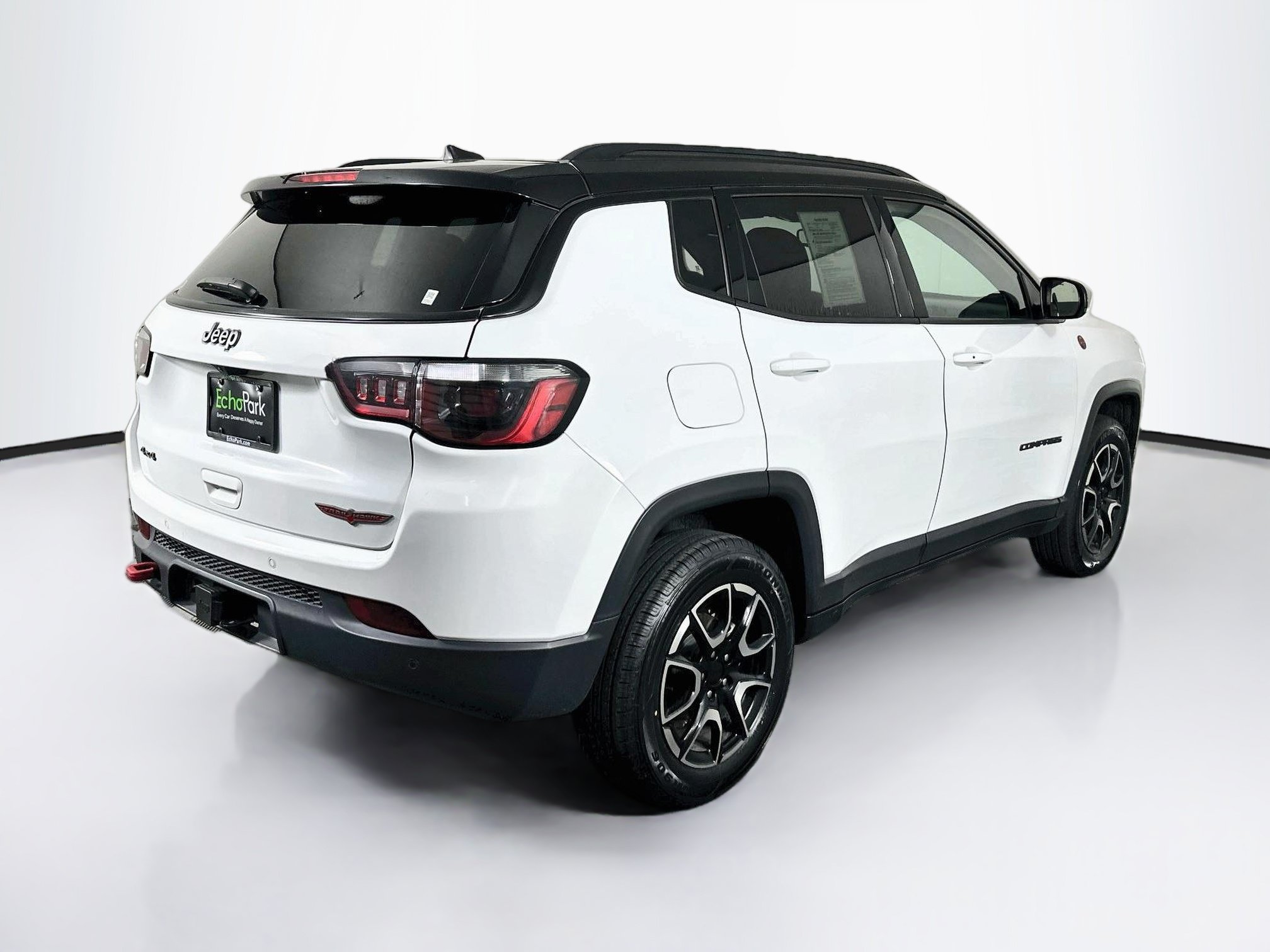 Used 2025 Jeep Compass Trailhawk w/ Trailer Tow Group AWD/4WD image 9