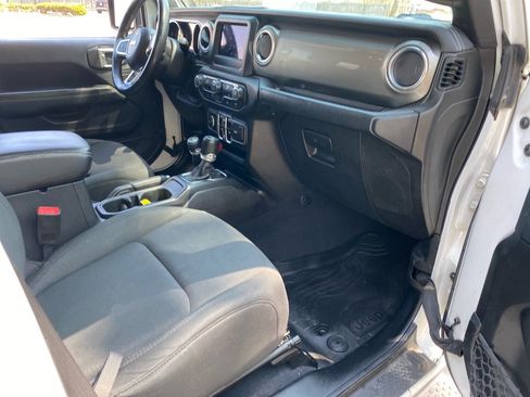 Used 2019 Jeep Wrangler Unlimited Sahara AWD/4WD image 24