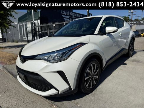 Used 2020 Toyota C-HR LE FWD image 3