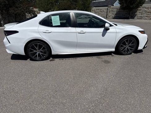 Used 2023 Toyota Camry SE FWD image 10
