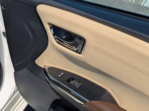 Used 2015 Toyota Avalon XLE Premium FWD image 39