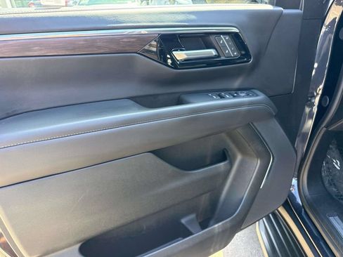 Used 2025 Chevrolet Suburban LT AWD/4WD image 22