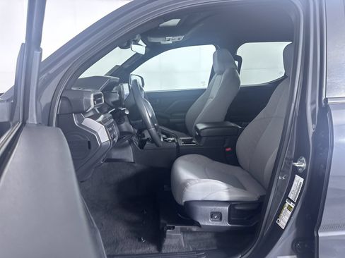 Used 2024 Toyota Tacoma SR5 AWD/4WD image 15