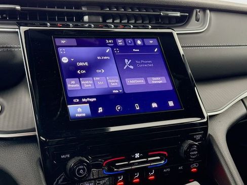 New 2025 Jeep Grand Cherokee Laredo image 14