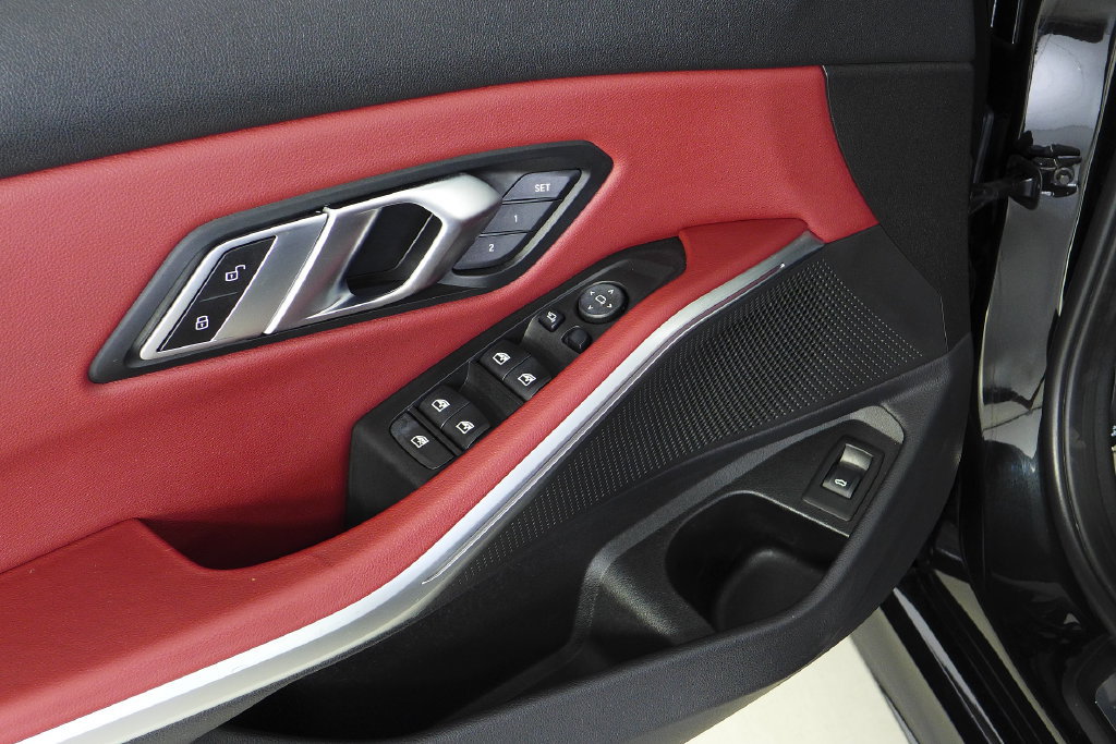 Used 2022 BMW M340i RWD image 12
