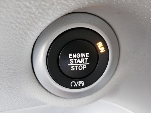 Used 2020 Chrysler Pacifica Touring-L image 23