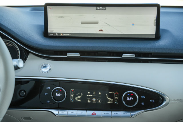 Used 2025 Genesis Electrified GV70 AWD/4WD image 17