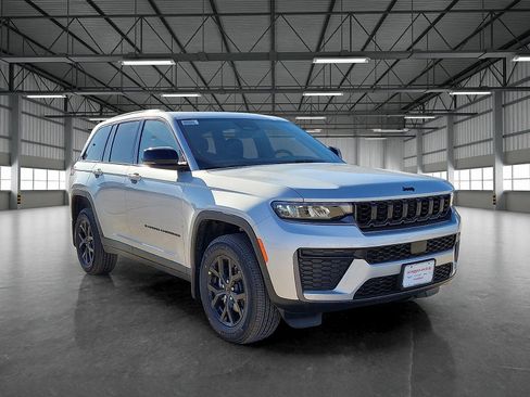 New 2026 Jeep Grand Cherokee Altitude image 6