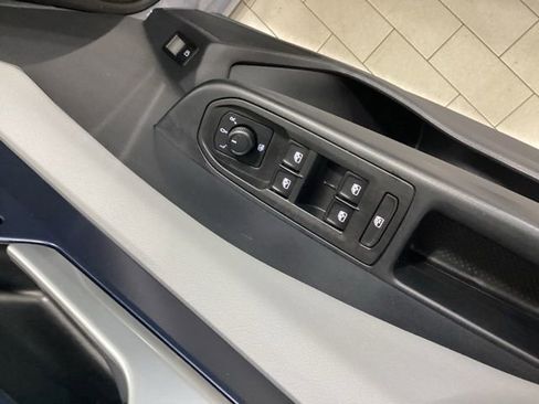 Used 2023 Volkswagen Taos SE w/ Panoramic Sunroof Package AWD/4WD image 19
