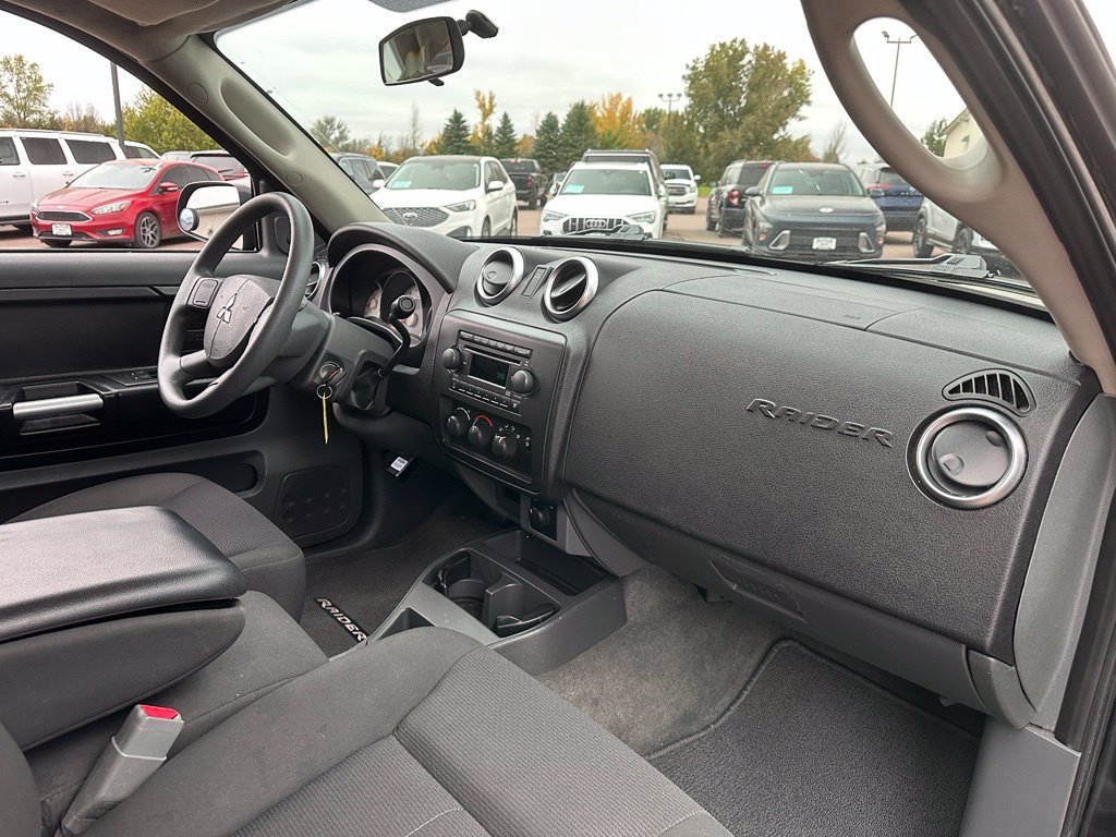 Used 2006 Mitsubishi Raider LS AWD/4WD image 27