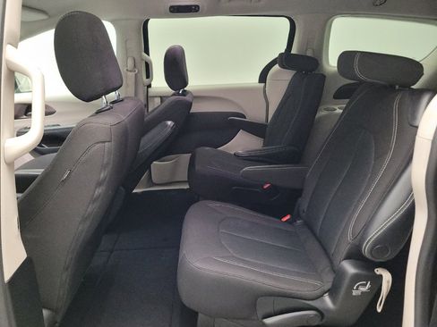 Used 2023 Chrysler Voyager LX FWD image 18