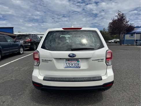 Used 2017 Subaru Forester 2.5i AWD/4WD image 6