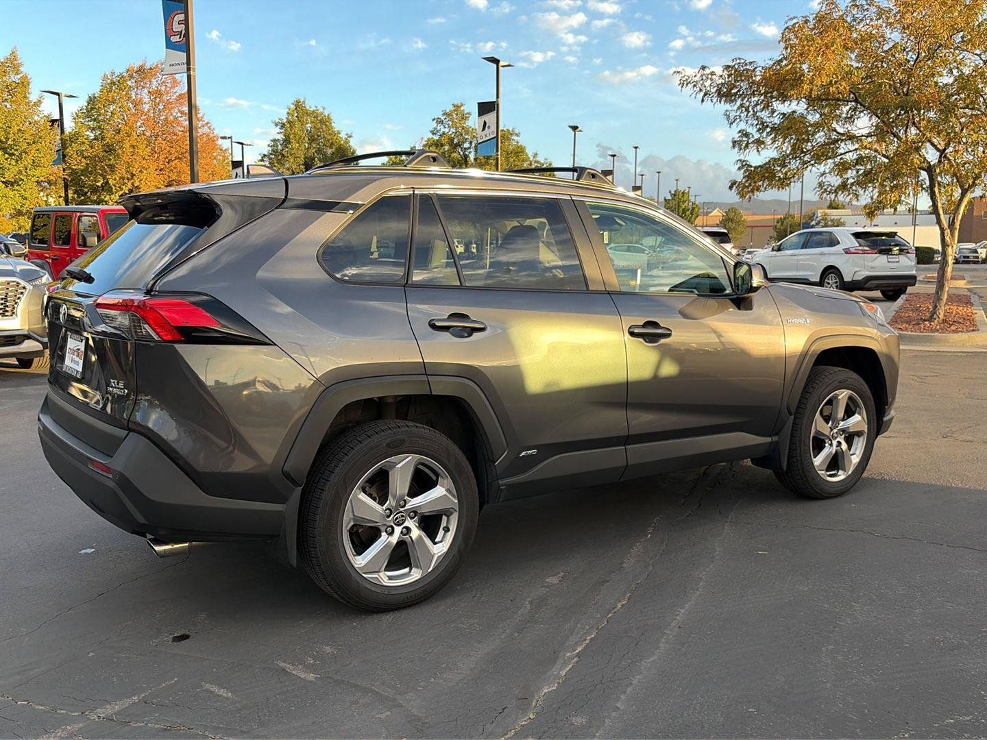 Used 2021 Toyota RAV4 XLE Premium AWD/4WD image 4