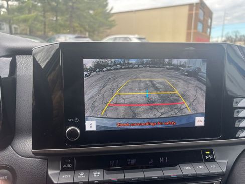 Used 2025 Toyota Camry LE image 17