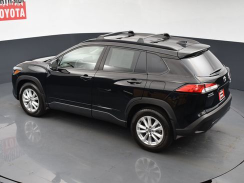 Used 2023 Toyota Corolla Cross LE AWD/4WD image 19