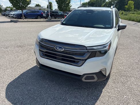 Certified 2025 Subaru Forester Limited AWD/4WD image 3