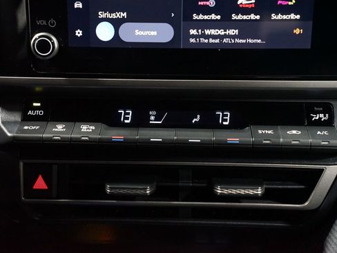 Certified 2025 Toyota Camry SE image 21