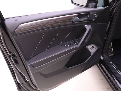 Used 2022 Volkswagen Tiguan SEL R-Line image 8