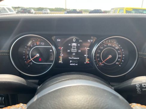 Used 2022 Jeep Wrangler Unlimited Sahara AWD/4WD image 15