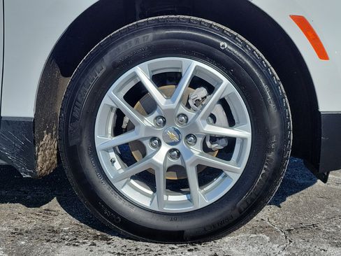 Used 2024 Chevrolet Equinox LS w/ LS Convenience Package image 5