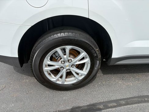 Used 2017 Chevrolet Equinox LT w/ Convenience Package FWD image 9