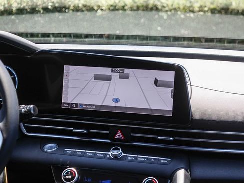 Certified 2023 Hyundai Elantra Limited FWD image 18