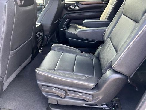 Used 2023 Chevrolet Suburban Premier w/ Advanced Technology Package image 16