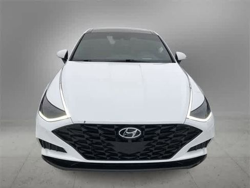 Used 2021 Hyundai Sonata Limited w/ Preferred Accessory Package image 9