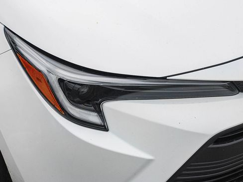 Used 2024 Toyota Corolla LE FWD image 2