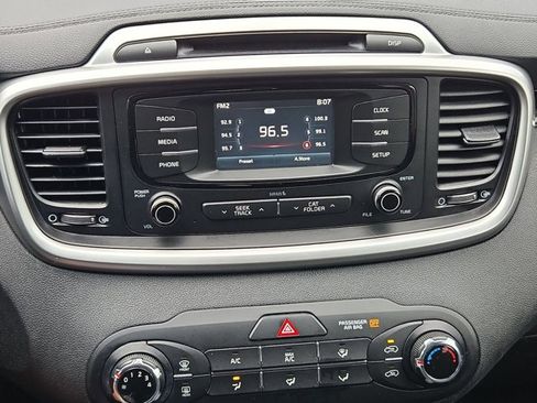 Used 2017 Kia Sorento LX image 13