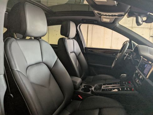 Used 2025 Porsche Macan image 20