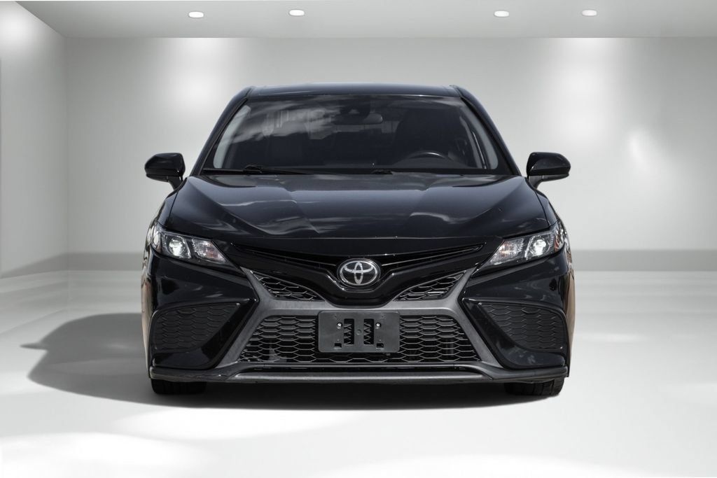 Used 2023 Toyota Camry SE FWD image 4