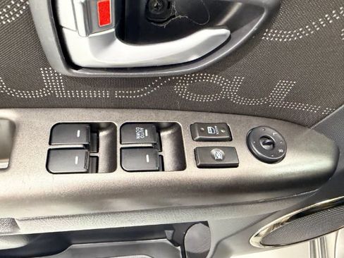 Used 2013 Kia Soul + FWD image 33