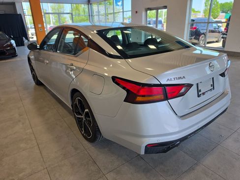 Used 2023 Nissan Altima 2.5 SR FWD image 11