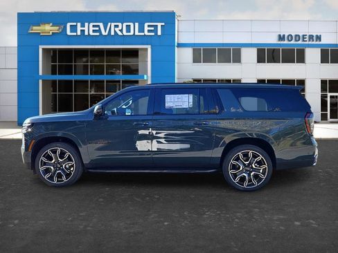 New 2026 Chevrolet Suburban RST w/ RST Capability Package AWD/4WD image 2