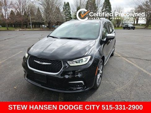 Used 2026 Chrysler Pacifica Pinnacle image 1