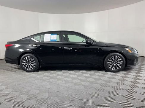 Used 2023 Nissan Altima 2.5 SV w/ SV Premium Package FWD image 13