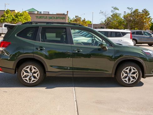 Used 2024 Subaru Forester Premium AWD/4WD image 4