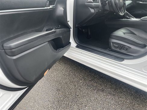 Used 2019 Toyota Camry SE image 14