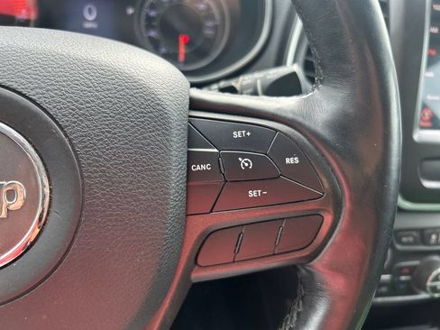 Used 2019 Jeep Cherokee Trailhawk w/ Cold Weather Group AWD/4WD image 23