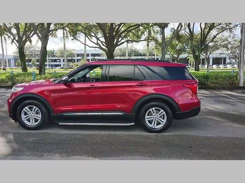 Used 2021 Ford Explorer XLT image 33