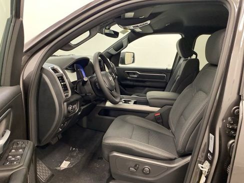 Used 2026 RAM 1500 4x4 Crew Cab image 8