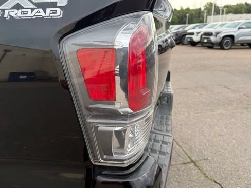 Used 2021 Toyota Tacoma TRD Off-Road w/ Technology Package AWD/4WD image 11