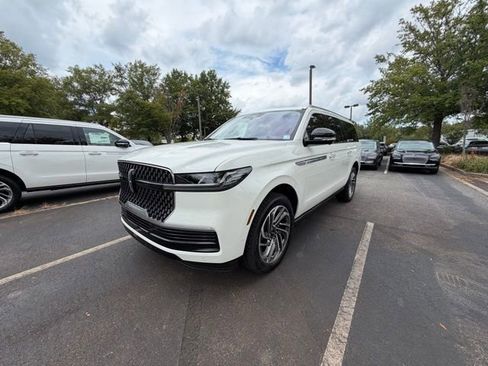 New 2025 Lincoln Navigator L Reserve image 2
